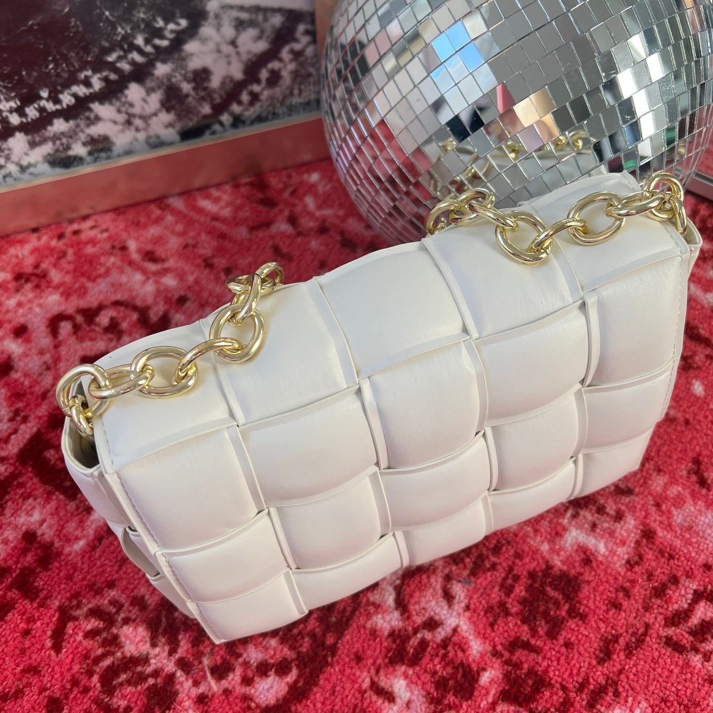 Quilted White Chunky Chain Bag