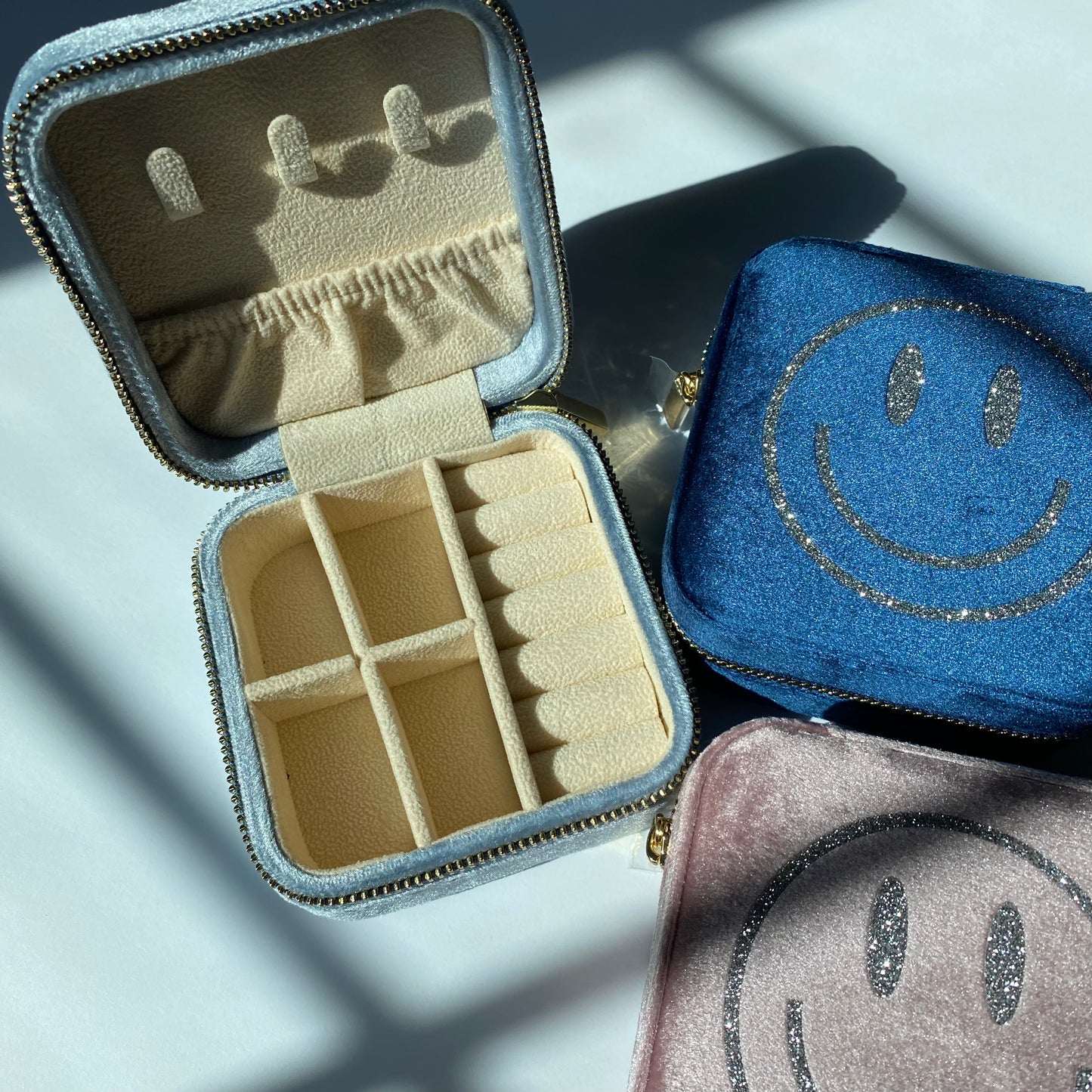 Smiley Velvet Travel Jewelry Case